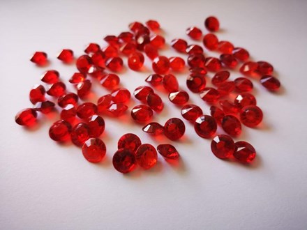 Red Diamond Confetti 10mm Red-confetti-10